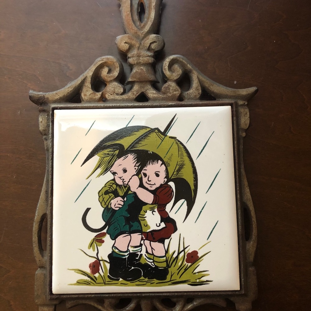 VTG cast iron and ceramic trivet